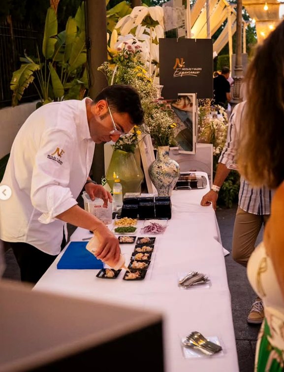Chef preparando producto en directo